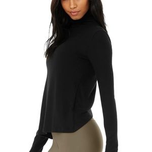 Alo Embrace Long Sleeve NWT never wear